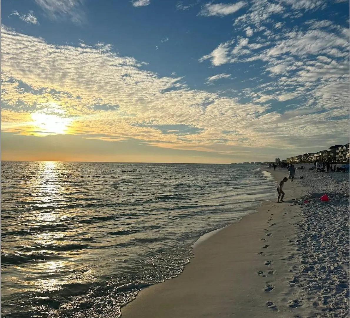 Walk 2 Beach Golf Dining & More -Sleeps 12 Destin Holiday home