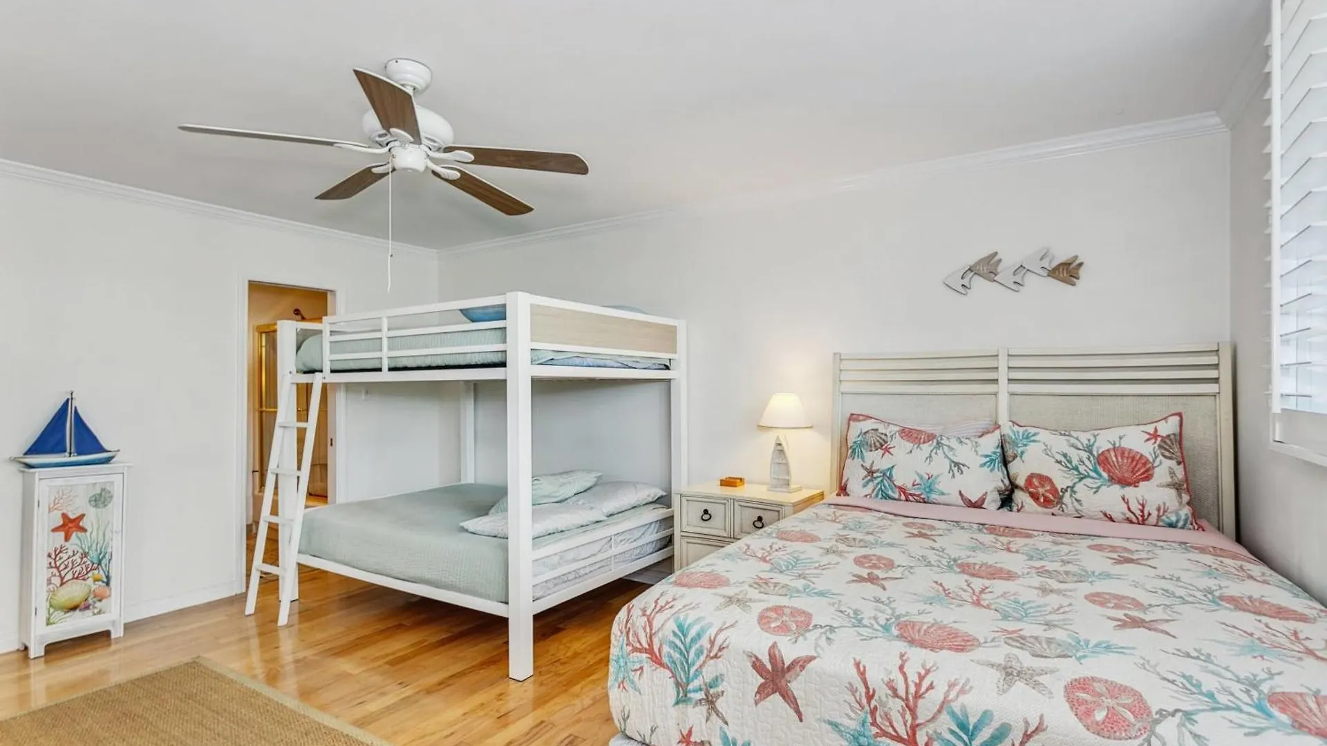 Walk 2 Beach Golf Dining & More -Sleeps 12 Destin