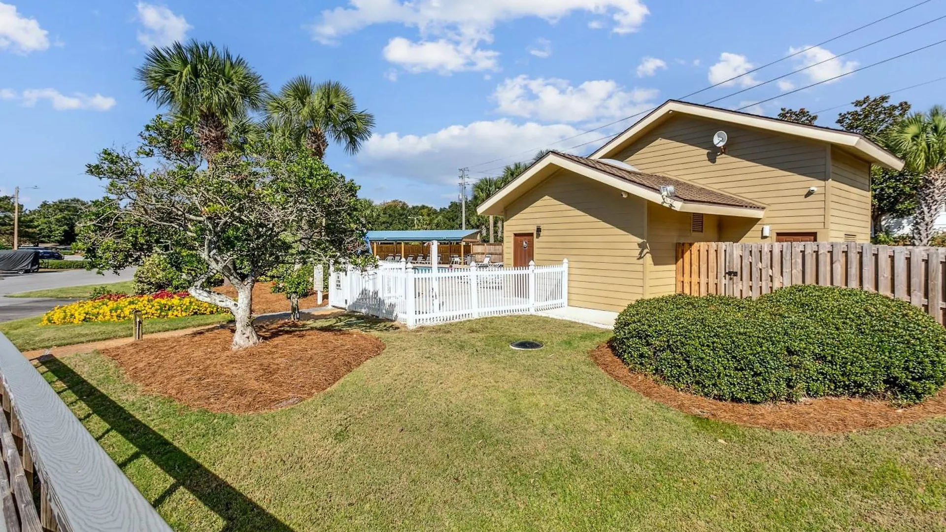 Walk 2 Beach Golf Dining & More -Sleeps 12 Destin