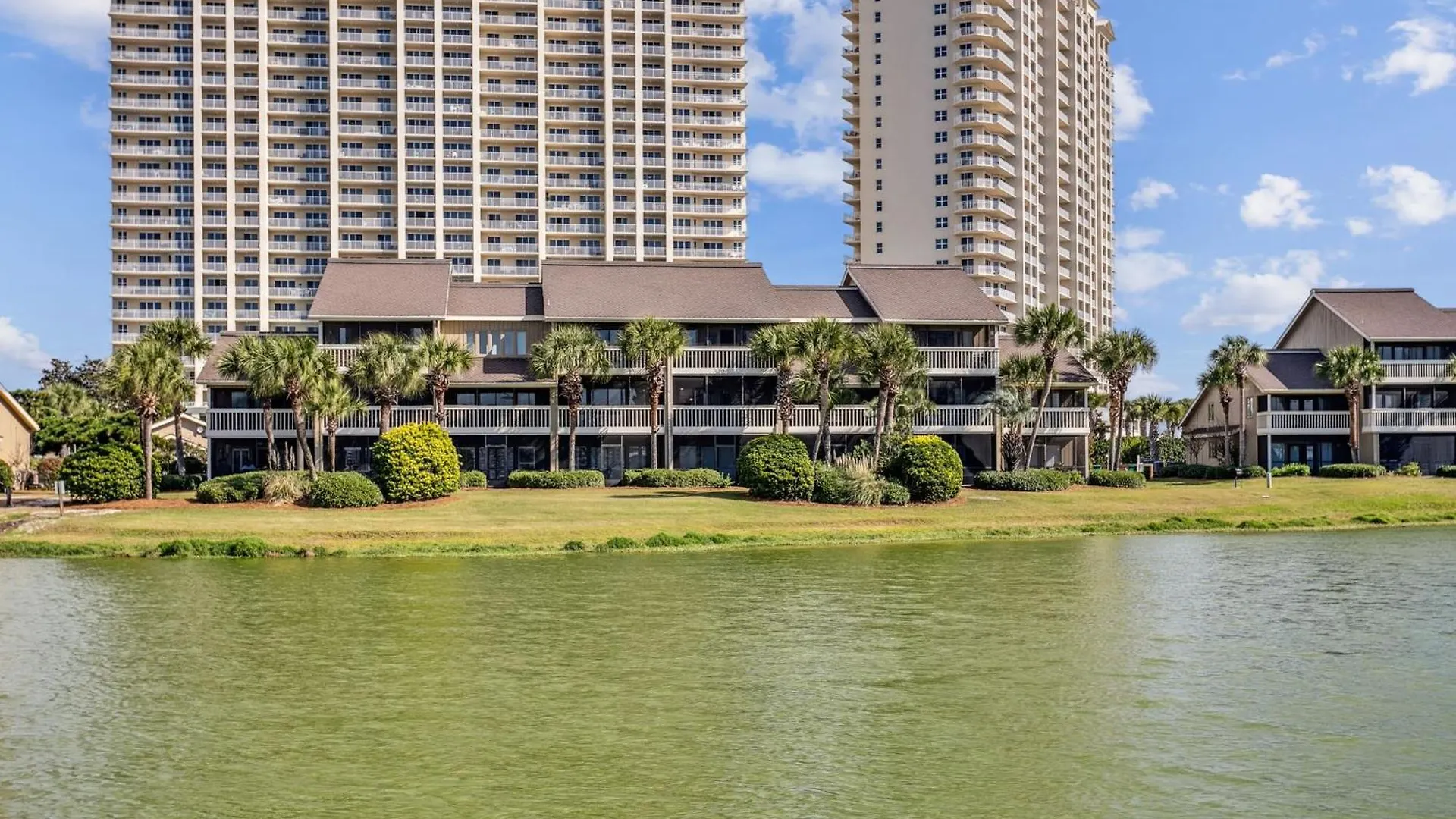 Walk 2 Beach Golf Dining & More -Sleeps 12 Destin Holiday home
